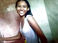Uma atleta o melhor do anal brasileiro na floresta beijou sua bunda