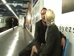 A galinha geme na frente da câmera e cada os melhores vídeo de sexo brasileiro vez mais esperma aparece no rosto