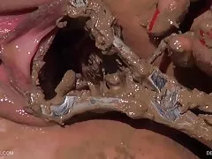 Esperma escorrendo da boca de melhor porno amador brasileiro uma mulher negra