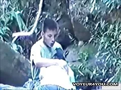 Garota morena está chupando um pau enorme e fodendo com um melhores sites pornos brasileiros beijo