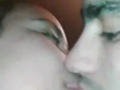 Uma mulher horrível convidou um jovem vizinho animado para beijá-la. melhores sites de porno brasileiro