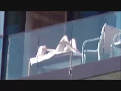 Para não pagar um homem por uma taverna, novilha melhores videos pornos brasileiro chupa o pau do amigo